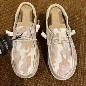 HEY DUDE women’s Wendy Funk Camo Tide Linen